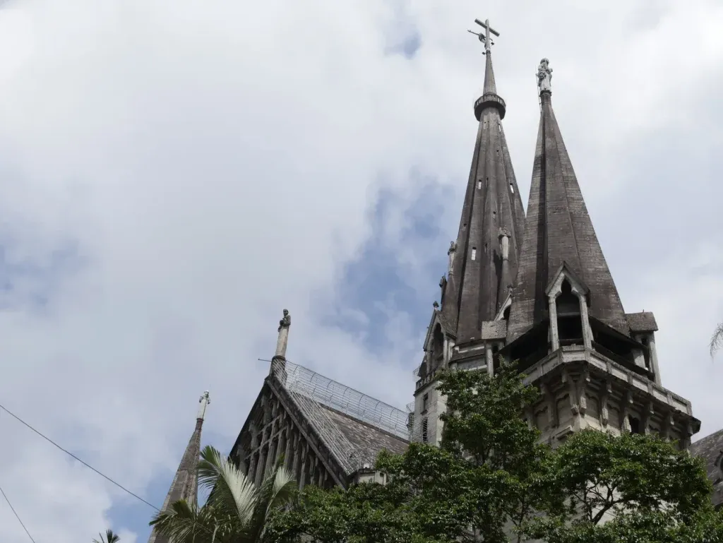 Catedral Basílica de Manizales vista desde el centro histórico.