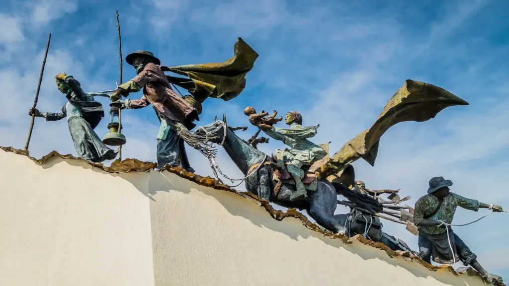 Escultura en bronce del Monumento a los Colonizadores en Chipre, Manizales.